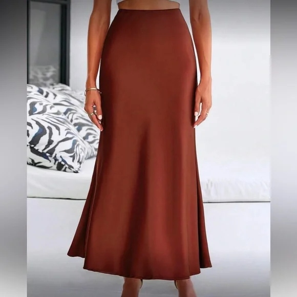 Luxe brown satin maxi skirt - Picture 3 of 4